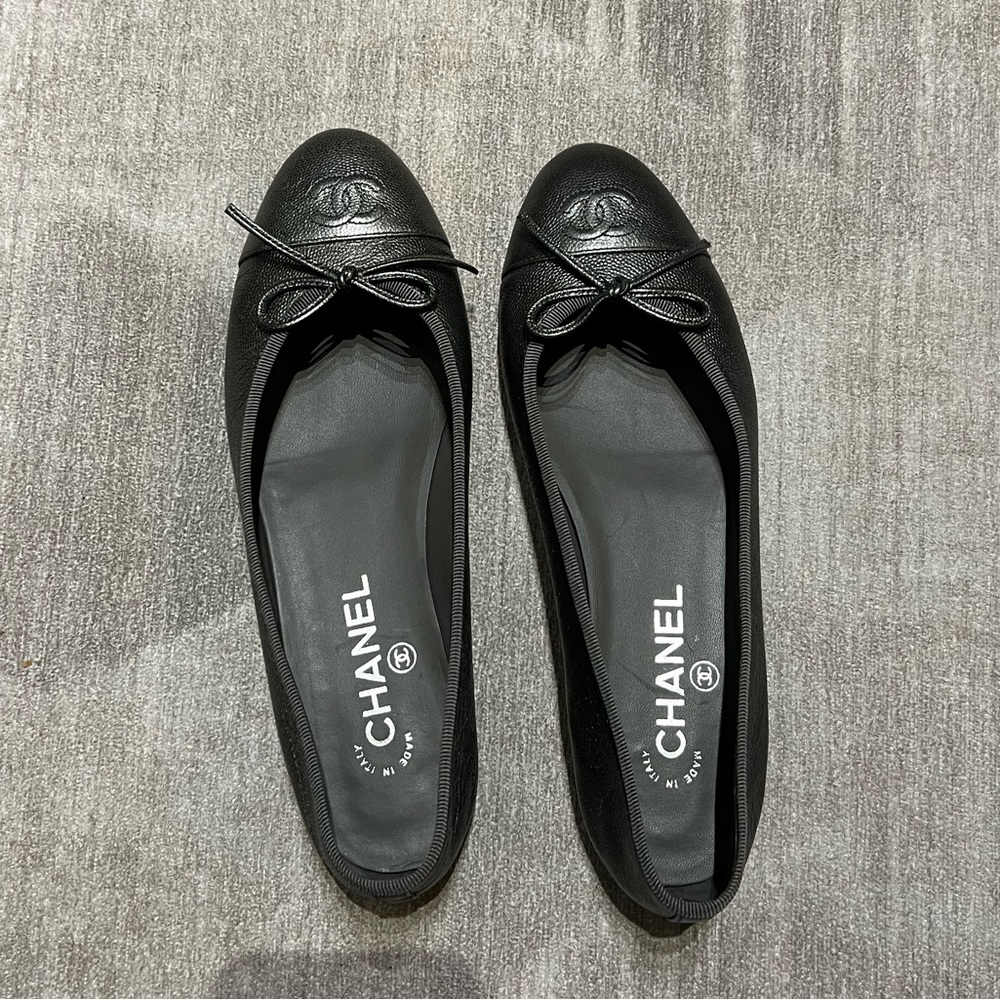 Chanel Ballerina Flats in Gunmetal Pebbled Leather (Rare color!)